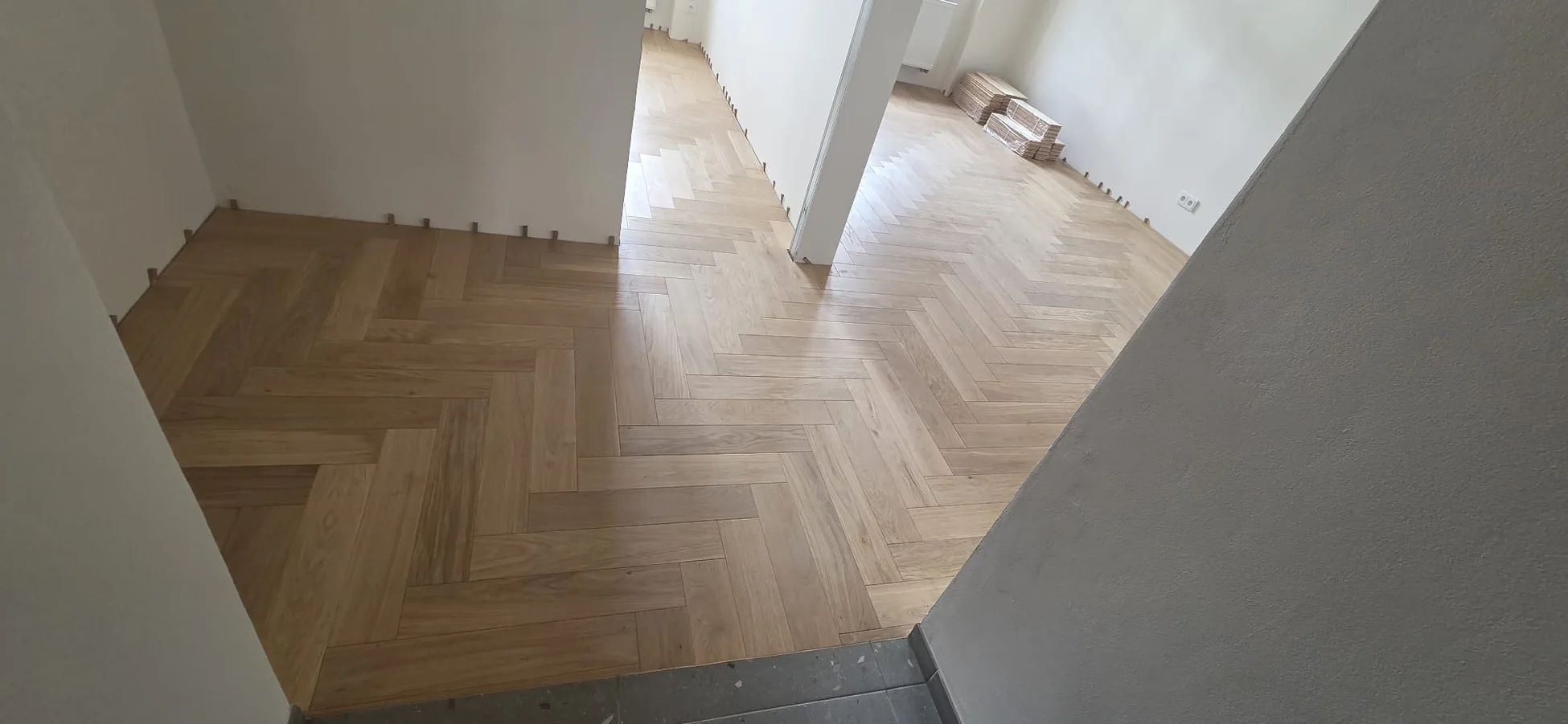 Jodełka w przestronnym wnętrzu